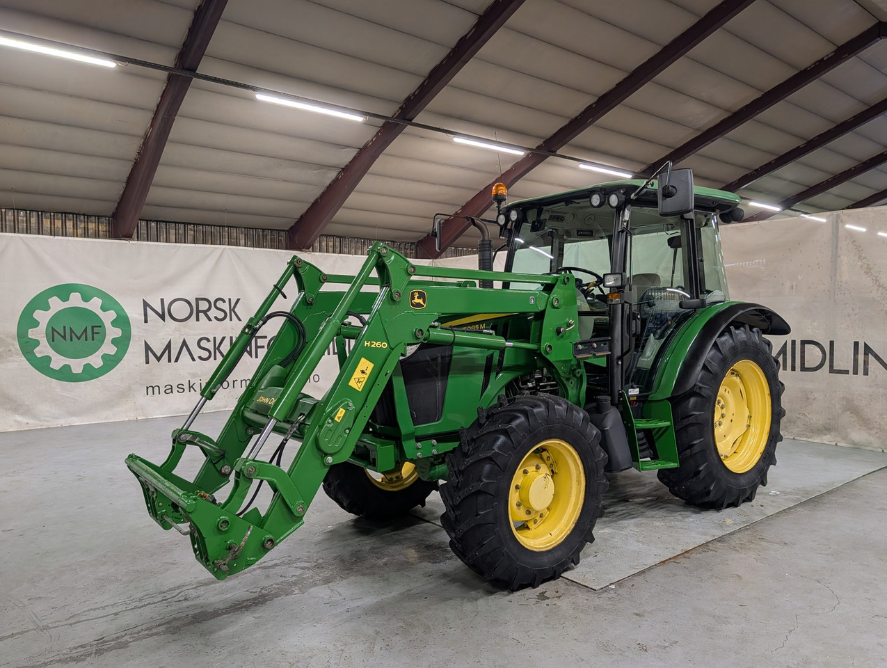 John Deere 5085M - Trattore: foto 1 John Deere 5085M - Trattore: foto 1