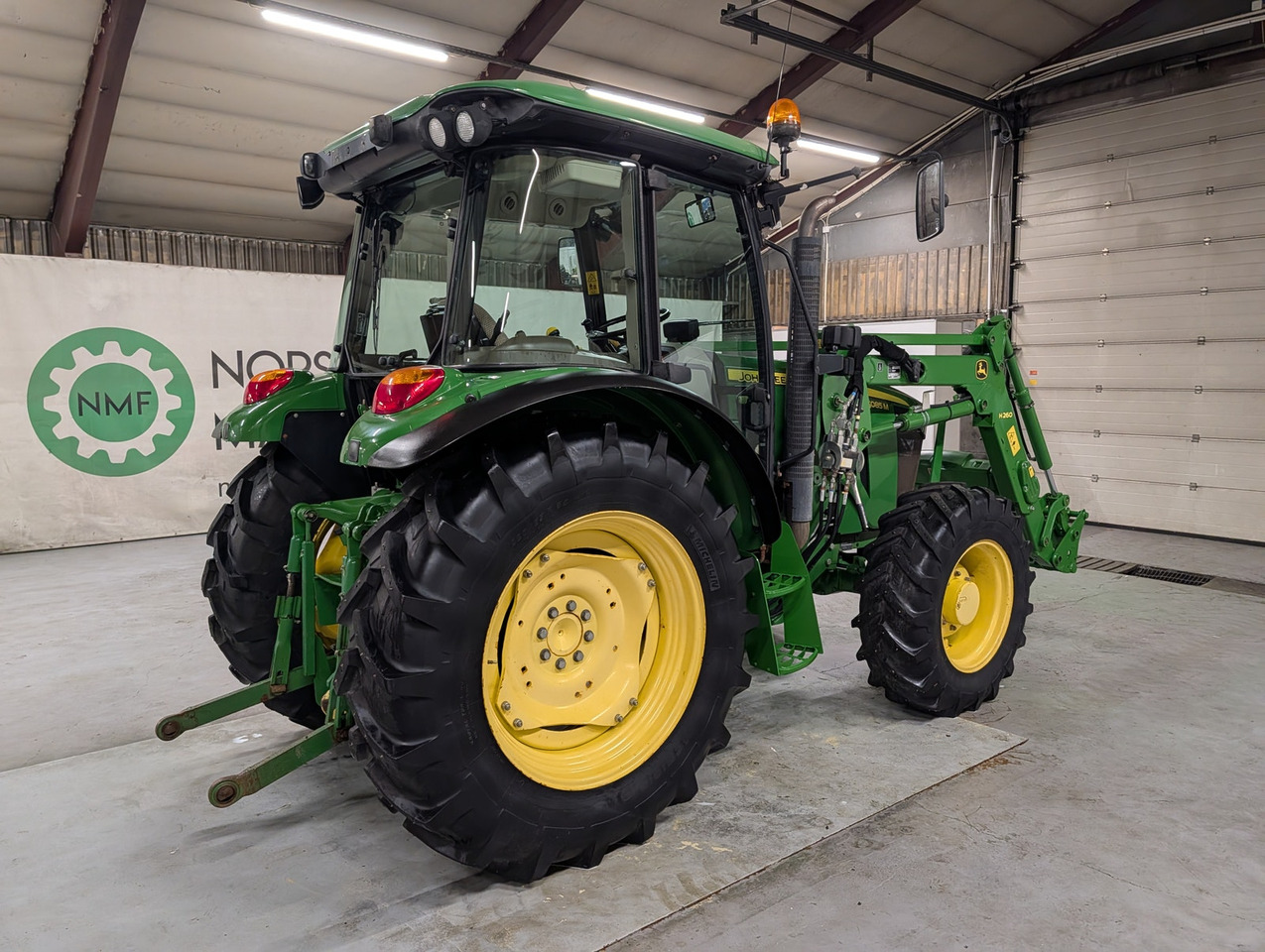 John Deere 5085M - Trattore: foto 5 John Deere 5085M - Trattore: foto 5