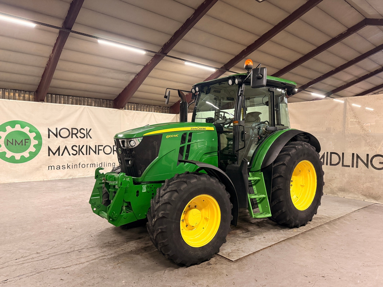 John Deere 6100MC 40 km/t - Trattore: foto 1 John Deere 6100MC 40 km/t - Trattore: foto 1