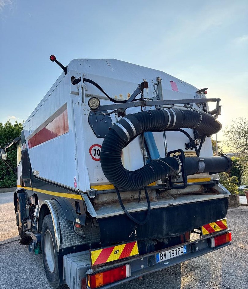 Iveco EuroCargo 150E18 spazzatrice - Spazzatrice stradale: foto 4 Iveco EuroCargo 150E18 spazzatrice - Spazzatrice stradale: foto 4