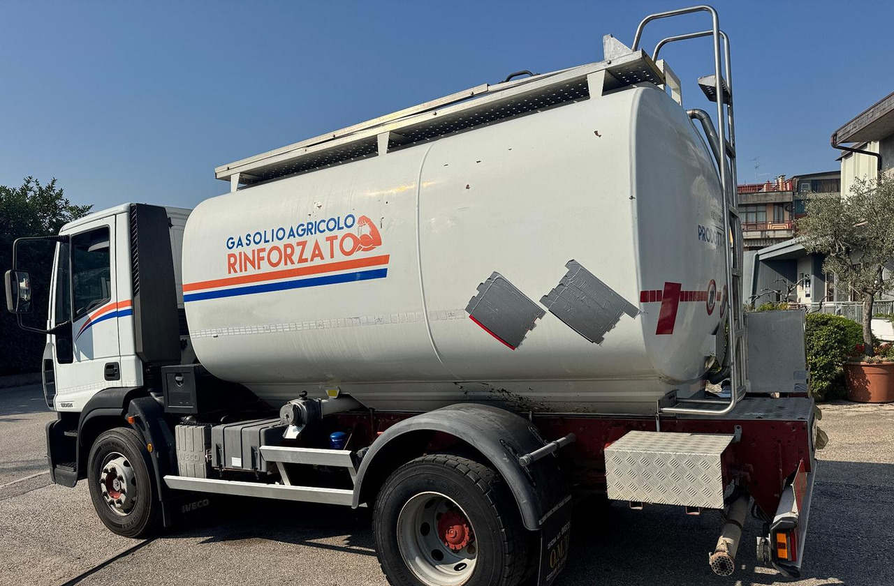 Iveco Eurocargo 150E21 Cisterna carburante - Camion cisterna: foto 3 Iveco Eurocargo 150E21 Cisterna carburante - Camion cisterna: foto 3