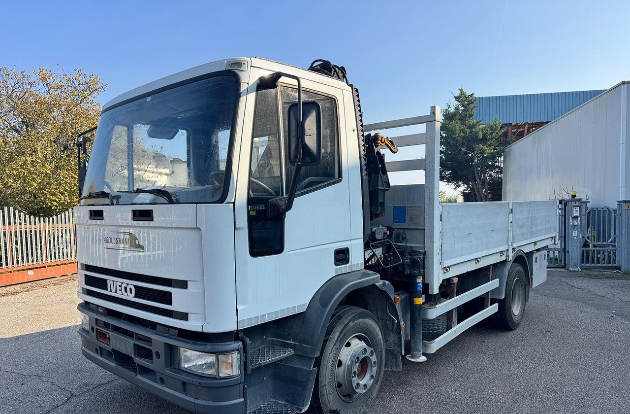Iveco Eurocargo 150E23 con Gru HIAB - Autocarro con pianale/ Cassone fisso, Camion con gru: foto 1 Iveco Eurocargo 150E23 con Gru HIAB - Autocarro con pianale/ Cassone fisso, Camion con gru: foto 1