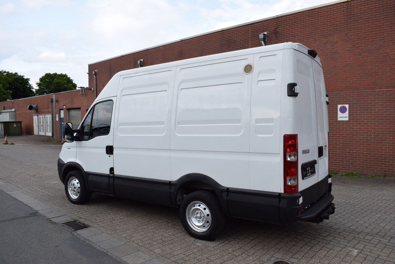 Iveco Daily 35 S 14L2H2 AHK Regale Standheizung - Furgone chiuso: foto 4 Iveco Daily 35 S 14L2H2 AHK Regale Standheizung - Furgone chiuso: foto 4