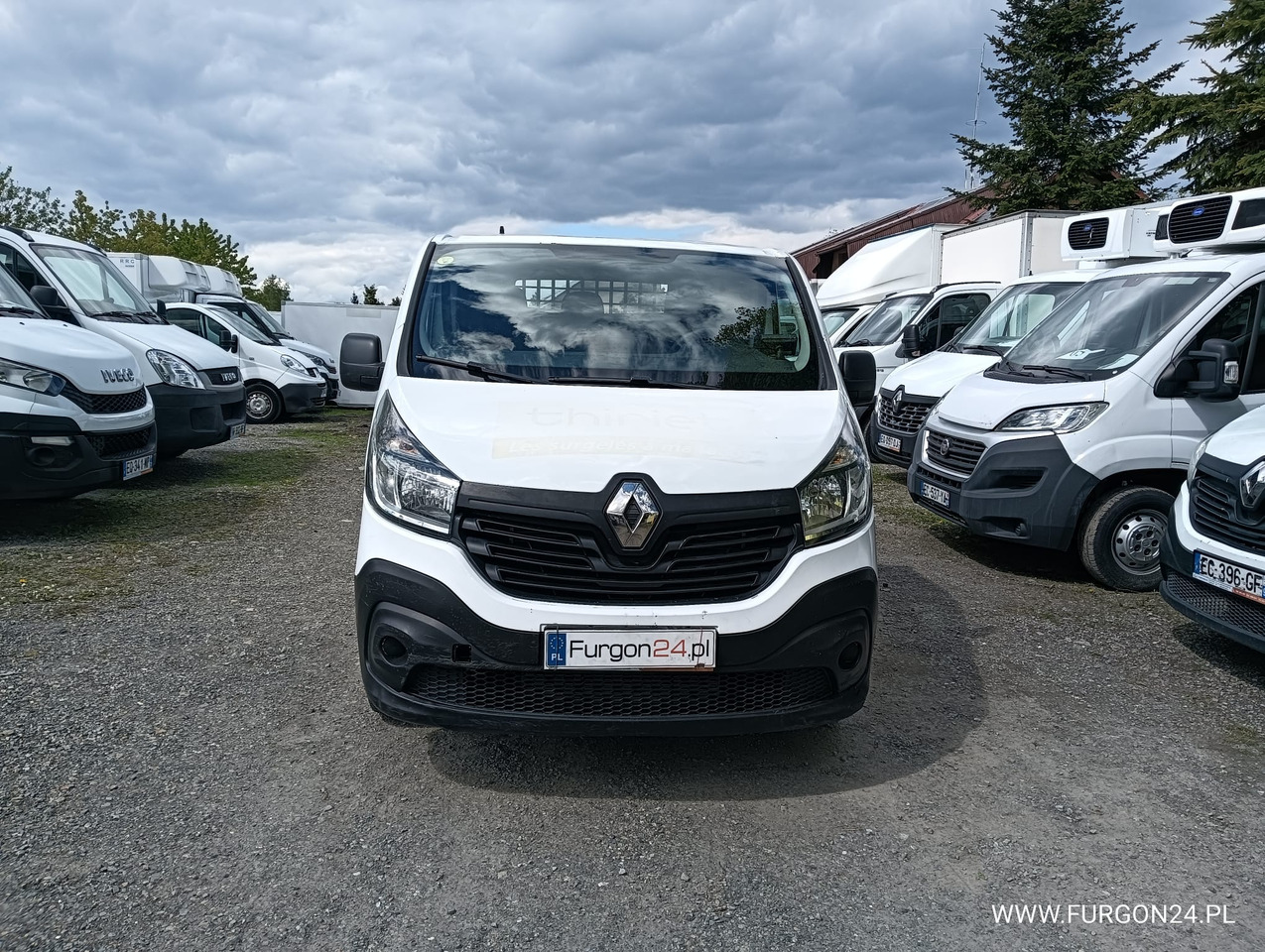 RENAULT TRAFIC SKRZYNIA PAKA Z NAJAZDAMI I PÓŁKAMI NR 689 - Furgone con cassone fisso: foto 2 RENAULT TRAFIC SKRZYNIA PAKA Z NAJAZDAMI I PÓŁKAMI NR 689 - Furgone con cassone fisso: foto 2