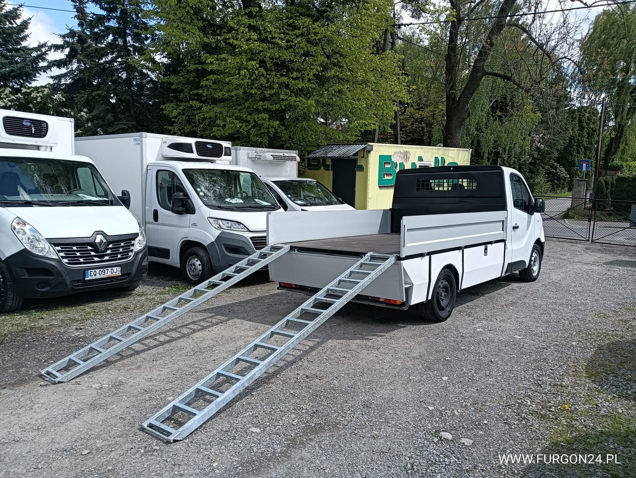 RENAULT TRAFIC SKRZYNIA PAKA Z NAJAZDAMI I PÓŁKAMI NR 689 - Furgone con cassone fisso: foto 4 RENAULT TRAFIC SKRZYNIA PAKA Z NAJAZDAMI I PÓŁKAMI NR 689 - Furgone con cassone fisso: foto 4