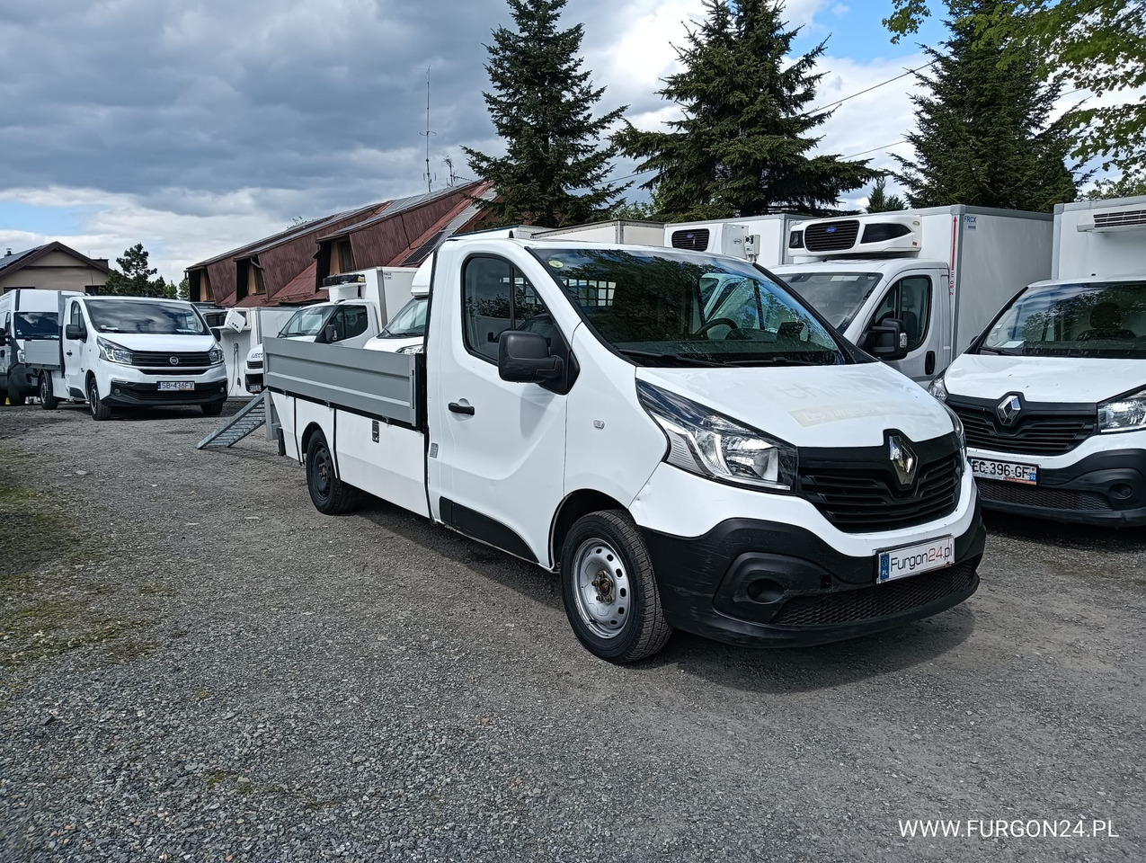 RENAULT TRAFIC SKRZYNIA PAKA Z NAJAZDAMI I PÓŁKAMI NR 689 - Furgone con cassone fisso: foto 3 RENAULT TRAFIC SKRZYNIA PAKA Z NAJAZDAMI I PÓŁKAMI NR 689 - Furgone con cassone fisso: foto 3