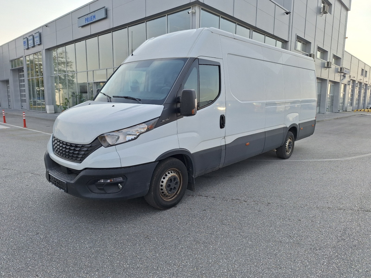 IVECO Daily 35S14 16m3 - Furgone chiuso: foto 1 IVECO Daily 35S14 16m3 - Furgone chiuso: foto 1
