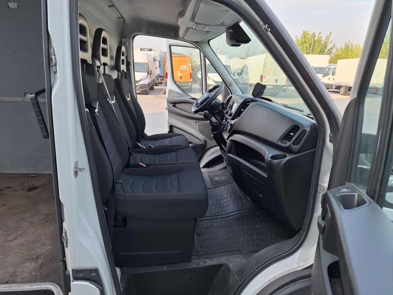 IVECO Daily 35S14 16m3 - Furgone chiuso: foto 5 IVECO Daily 35S14 16m3 - Furgone chiuso: foto 5