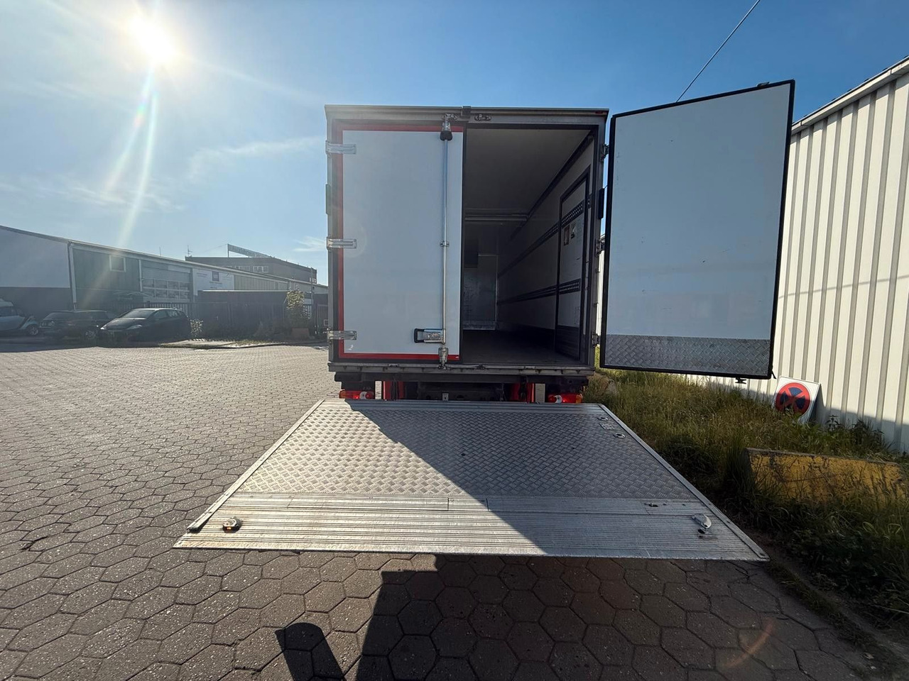 Volvo FL 42 R 240 +Thermoking T-880R+Kamera - Autocarro frigorifero: foto 4 Volvo FL 42 R 240 +Thermoking T-880R+Kamera - Autocarro frigorifero: foto 4