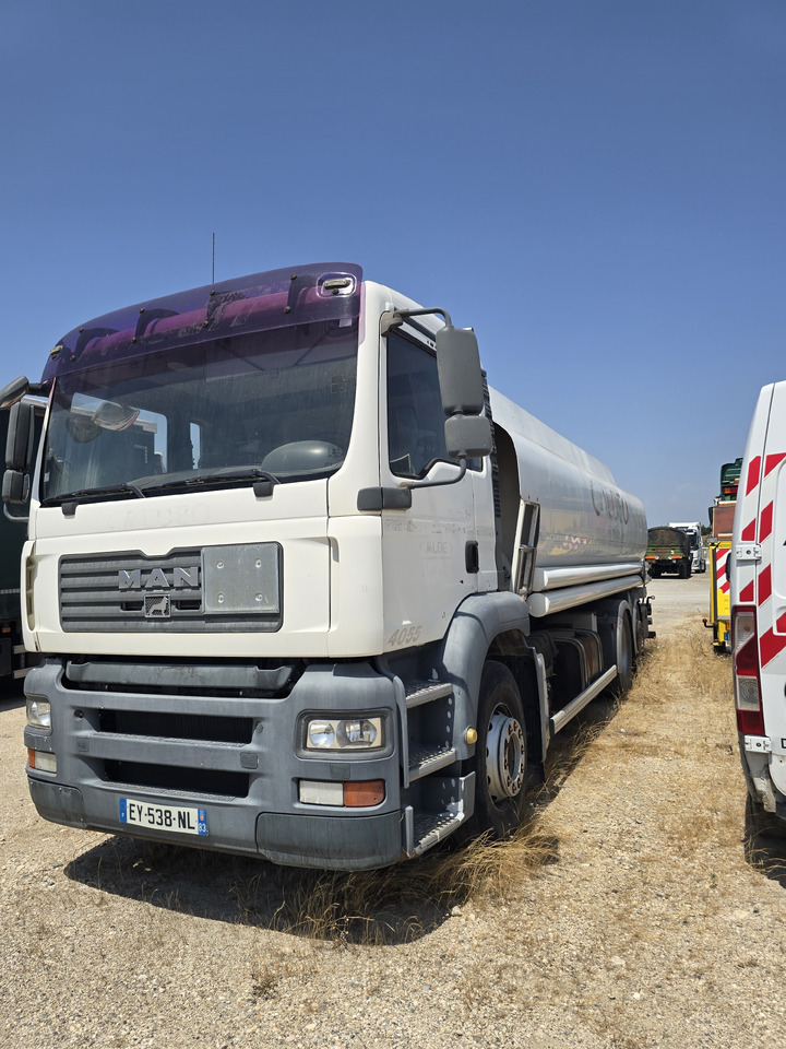 MAN TGA 26-320 - Camion cisterna: foto 1 MAN TGA 26-320 - Camion cisterna: foto 1