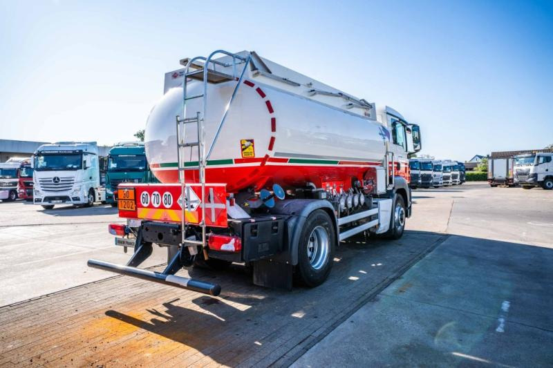 MAN TGS 18.400 4x4H +CM 11.500L /4 COMP - Camion cisterna: foto 4 MAN TGS 18.400 4x4H +CM 11.500L /4 COMP - Camion cisterna: foto 4