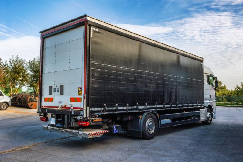 MAN TGX 18.400 XLX+HAYON - Camion centinato: foto 5 MAN TGX 18.400 XLX+HAYON - Camion centinato: foto 5