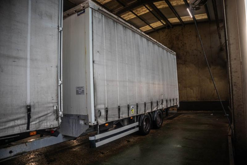 ROBUSTE-KAISER GRAND VOLUME+TOIT DECOUVRABLE - Rimorchio centinato: foto 1 ROBUSTE-KAISER GRAND VOLUME+TOIT DECOUVRABLE - Rimorchio centinato: foto 1