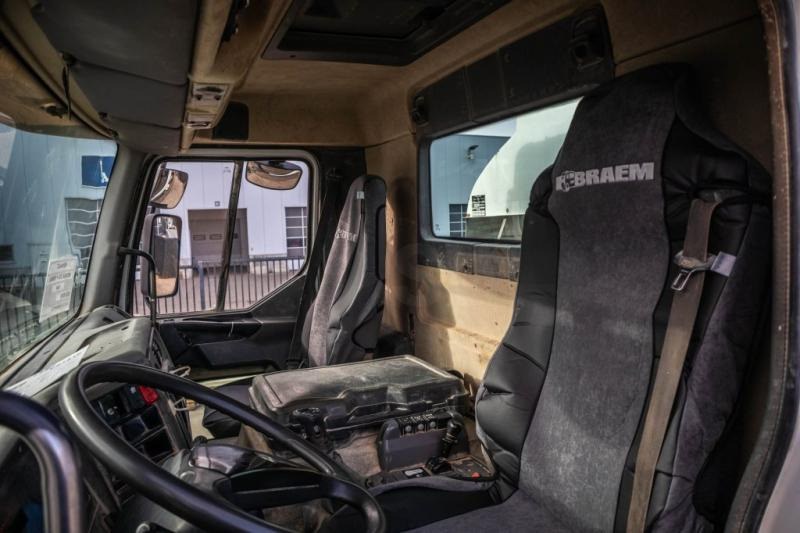 Camion cisterna Renault KERAX 370-6X4+16000L/5COMP: foto 9