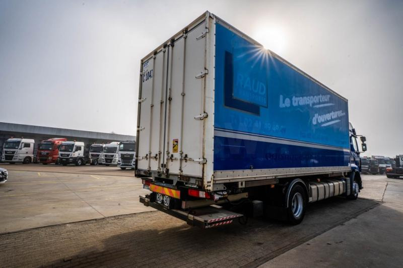 Renault PREMIUM 380 DXI+ DHOLLANDIA - Camion centinato: foto 4 Renault PREMIUM 380 DXI+ DHOLLANDIA - Camion centinato: foto 4