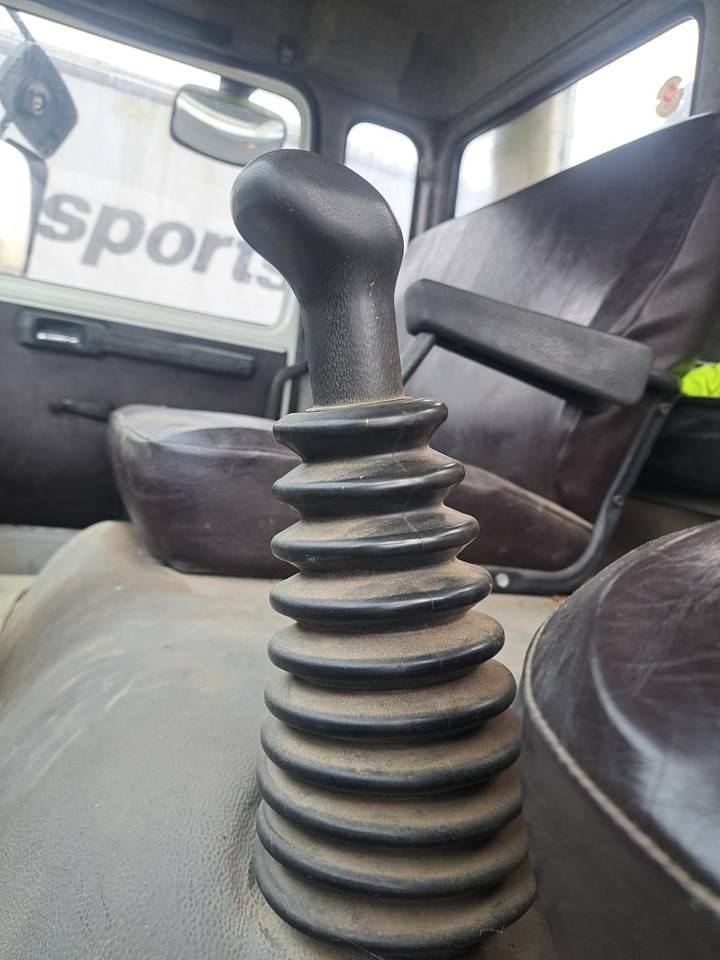 RENAULT - Autocarro con pianale/ Cassone fisso: foto 5 RENAULT - Autocarro con pianale/ Cassone fisso: foto 5