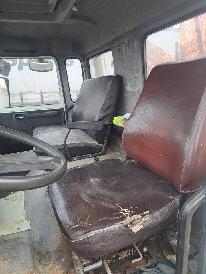 RENAULT - Autocarro con pianale/ Cassone fisso: foto 2 RENAULT - Autocarro con pianale/ Cassone fisso: foto 2