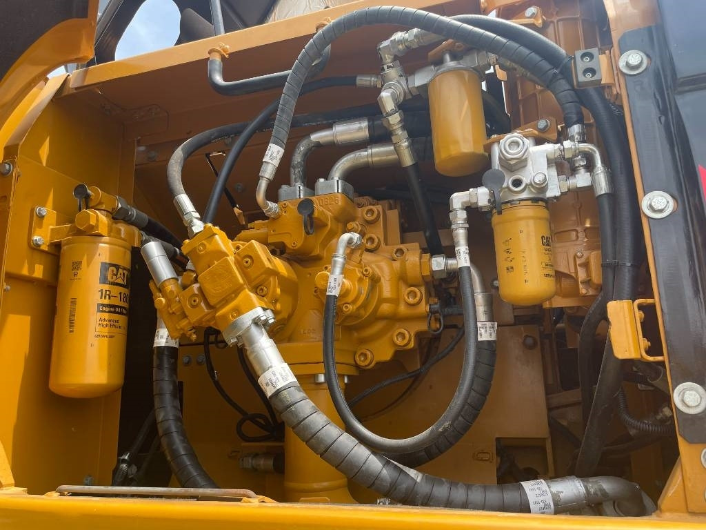 Escavatore cingolato CAT 330D2: foto 9