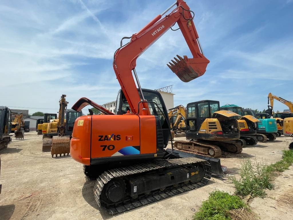 Hitachi ZX 70 - Miniescavatore: foto 1 Hitachi ZX 70 - Miniescavatore: foto 1