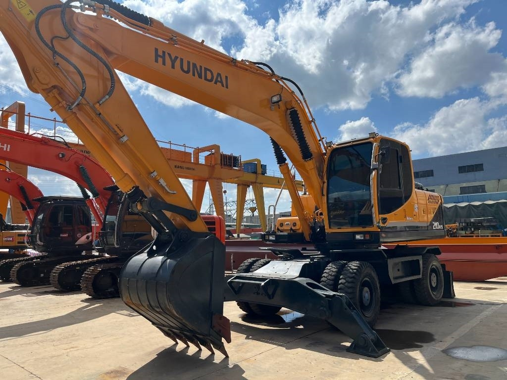 Hyundai R210W - Escavatore gommato: foto 2 Hyundai R210W - Escavatore gommato: foto 2