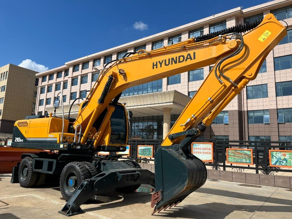 Hyundai R210W - Escavatore gommato: foto 5 Hyundai R210W - Escavatore gommato: foto 5