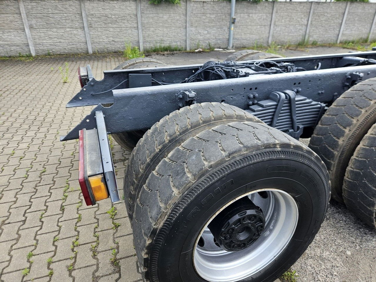 Scania 144 530 6X4 Manual Pump AND Injectros - Full Sprin G - Autocarro telaio: foto 5 Scania 144 530 6X4 Manual Pump AND Injectros - Full Sprin G - Autocarro telaio: foto 5
