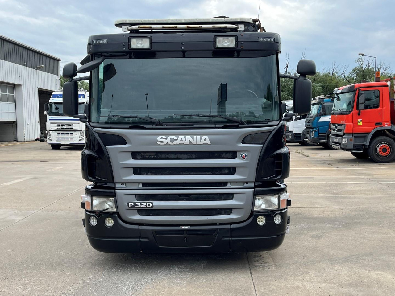 SCANIA P320, +RC, valník Crane PK 20002 - Autocarro con pianale/ Cassone fisso, Camion con gru: foto 2 SCANIA P320, +RC, valník Crane PK 20002 - Autocarro con pianale/ Cassone fisso, Camion con gru: foto 2