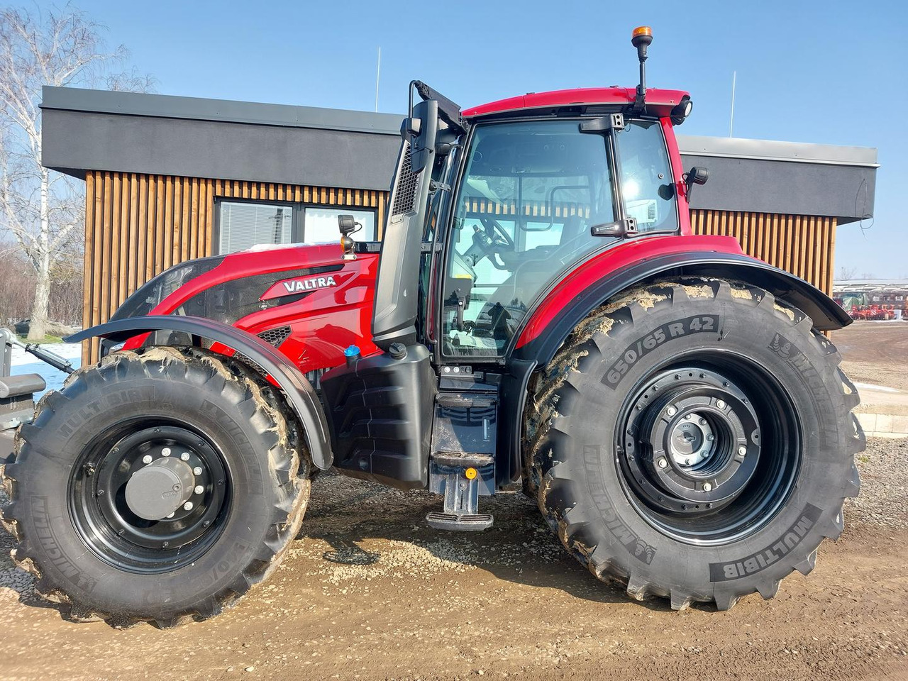 Valtra T, 74 LFTN D5, 235 D - Trattore: foto 1 Valtra T, 74 LFTN D5, 235 D - Trattore: foto 1
