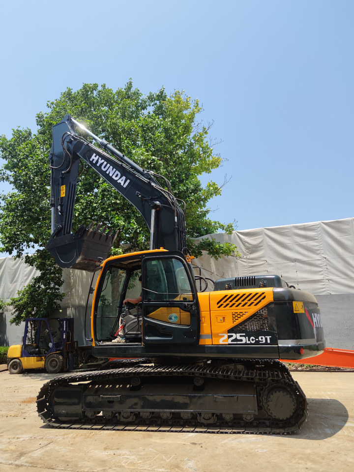 HYUNDAI 225 USED 225LC-9 EXCAVATOR - Escavatore cingolato: foto 1 HYUNDAI 225 USED 225LC-9 EXCAVATOR - Escavatore cingolato: foto 1