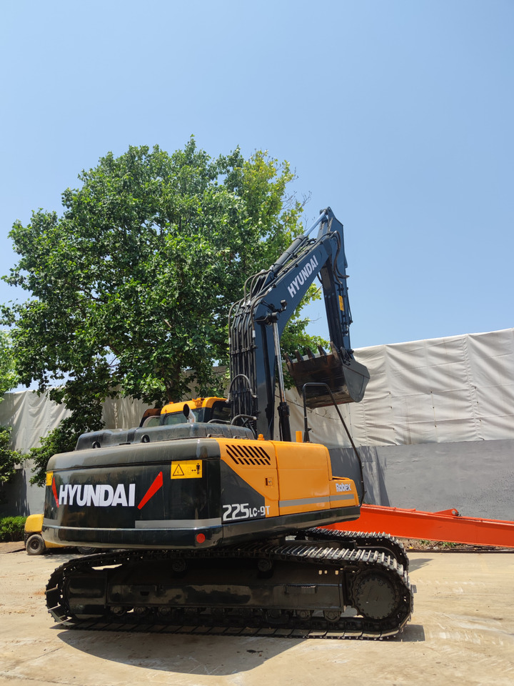 HYUNDAI 225 USED 225LC-9 EXCAVATOR - Escavatore cingolato: foto 2 HYUNDAI 225 USED 225LC-9 EXCAVATOR - Escavatore cingolato: foto 2