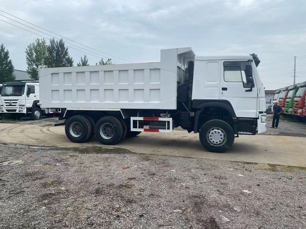 HOWO 371 - Macchina da cantiere: foto 3 HOWO 371 - Macchina da cantiere: foto 3