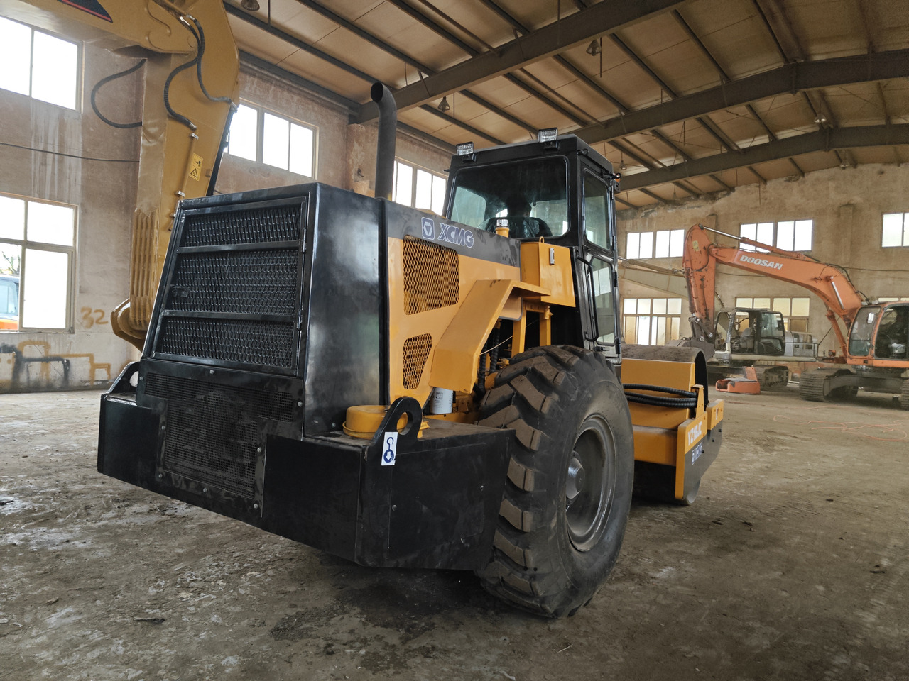 XCMG YZ18JC - Rullo compattatore/ Rullo compressore: foto 3 XCMG YZ18JC - Rullo compattatore/ Rullo compressore: foto 3