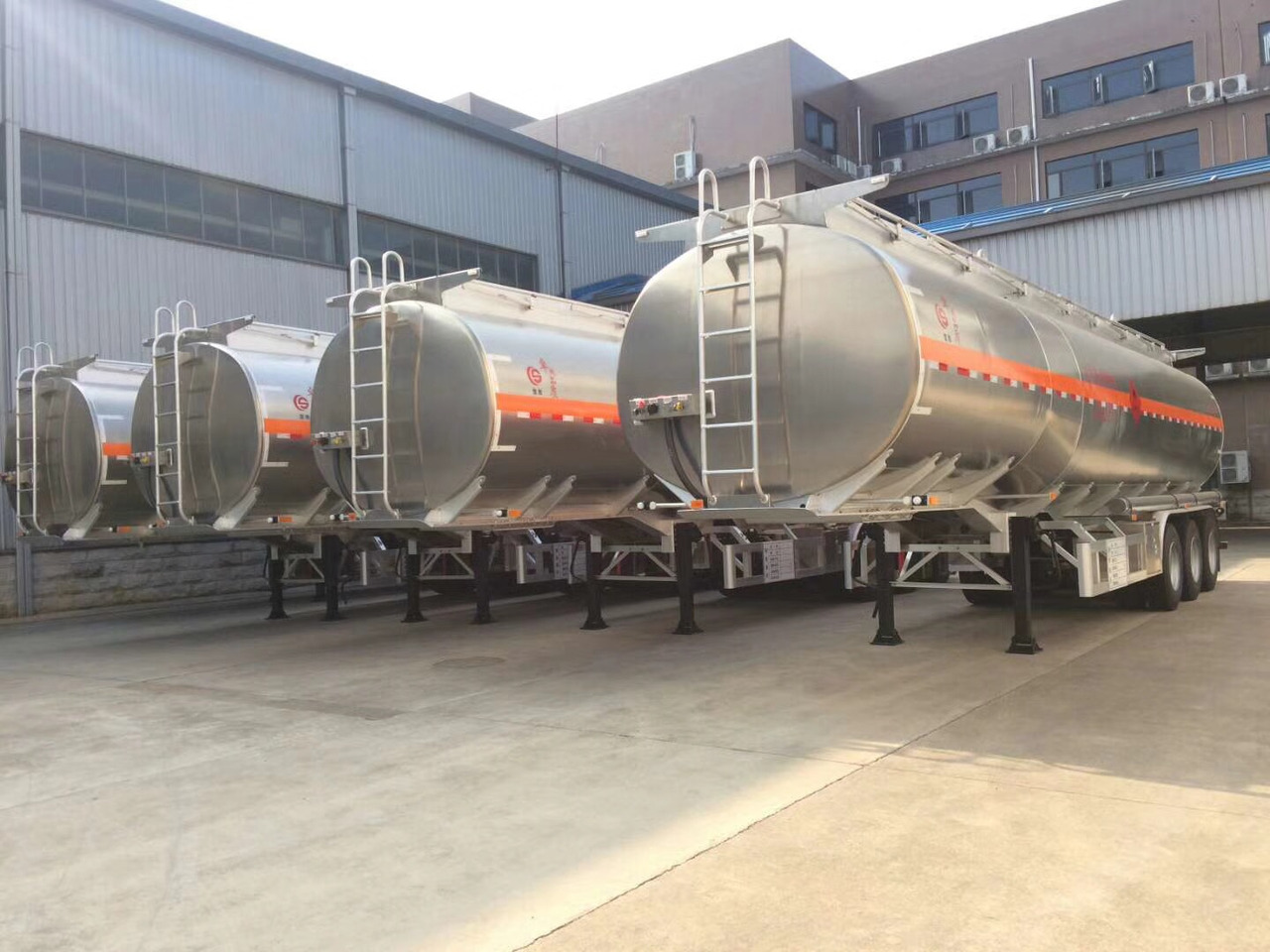 JSIE JSIE9400FT - Semirimorchio cisterna: foto 1 JSIE JSIE9400FT - Semirimorchio cisterna: foto 1