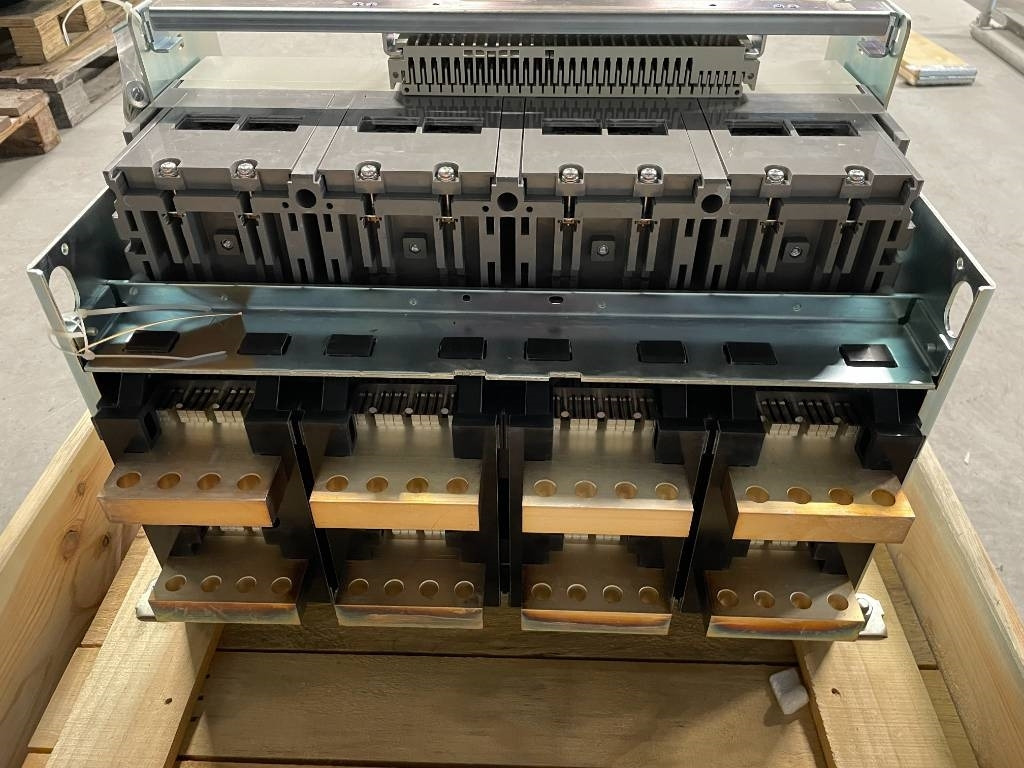 Macchina da cantiere nuovo Mitsubishi Circuit breaker 3200A - AE3200-SW 4P - DPX-12648: foto 7 Macchina da cantiere nuovo Mitsubishi Circuit breaker 3200A - AE3200-SW 4P - DPX-12648: foto 7