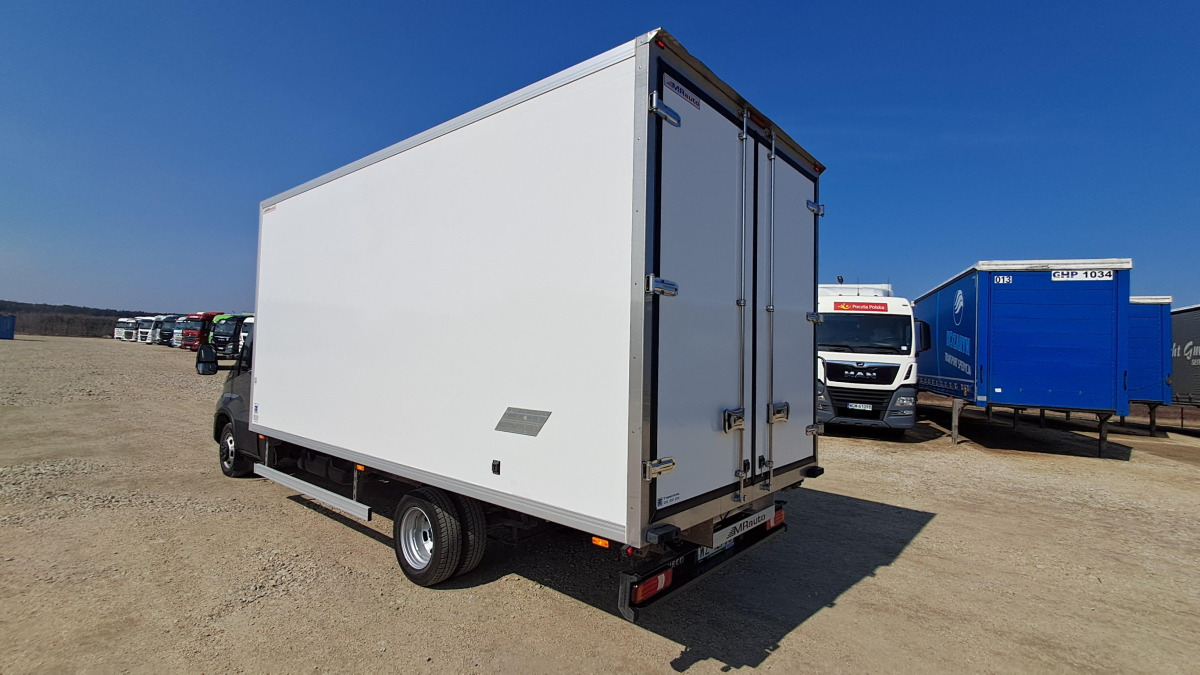 IVECO DAILY 50C18 CHŁODNIA Z AGREGATEM - Autocarro frigorifero: foto 5 IVECO DAILY 50C18 CHŁODNIA Z AGREGATEM - Autocarro frigorifero: foto 5