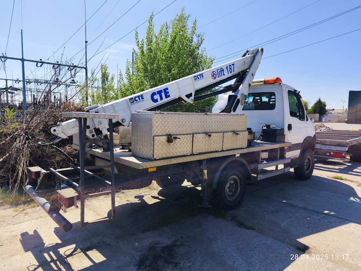 IVECO DAILY PODNOŚNIK DO PRAC KONSERWACYJNO-MONTAŻOWYCH - Piattaforma autocarrata: foto 4 IVECO DAILY PODNOŚNIK DO PRAC KONSERWACYJNO-MONTAŻOWYCH - Piattaforma autocarrata: foto 4