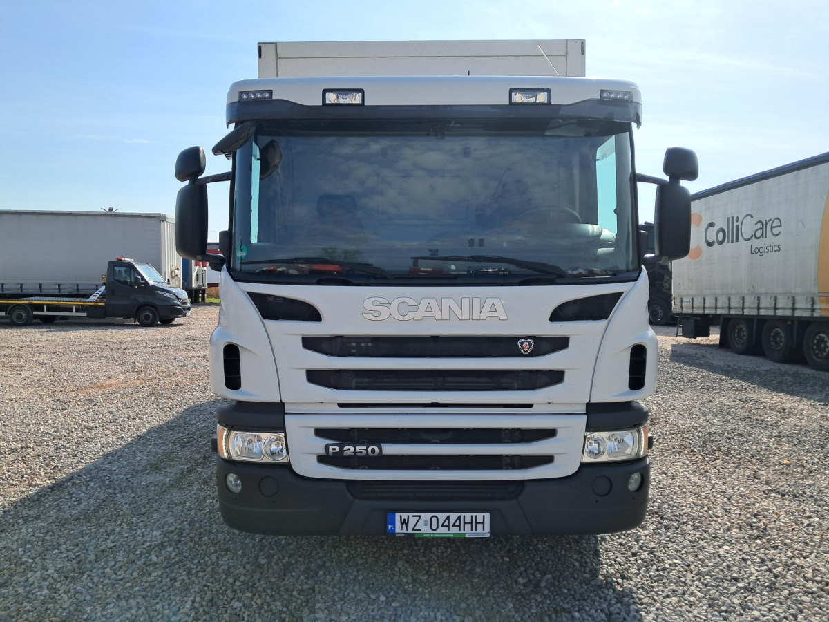 SCANIA P250 IZOTERMICZNY - Autocarro cella isotermica: foto 2 SCANIA P250 IZOTERMICZNY - Autocarro cella isotermica: foto 2