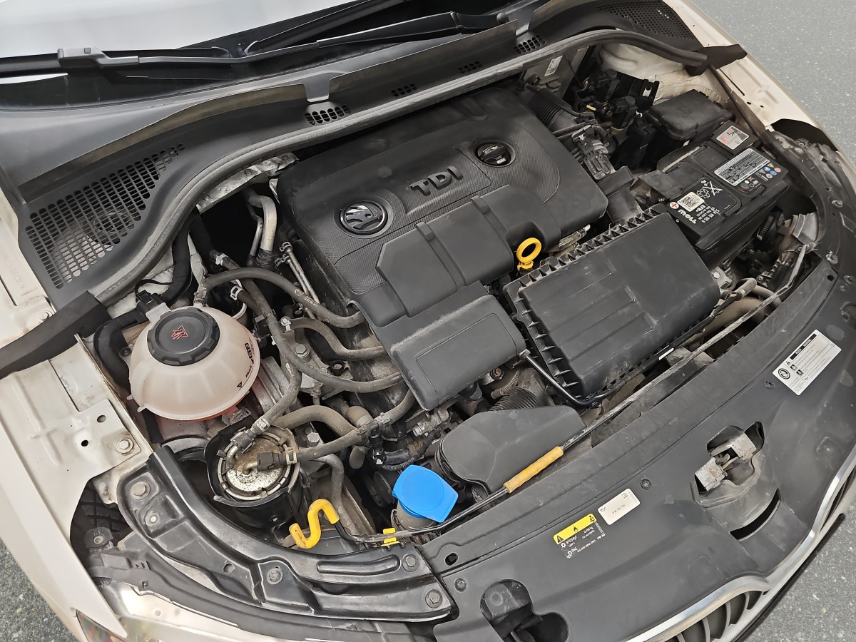 Berlina SKODA RAPID SEDAN: foto 15
