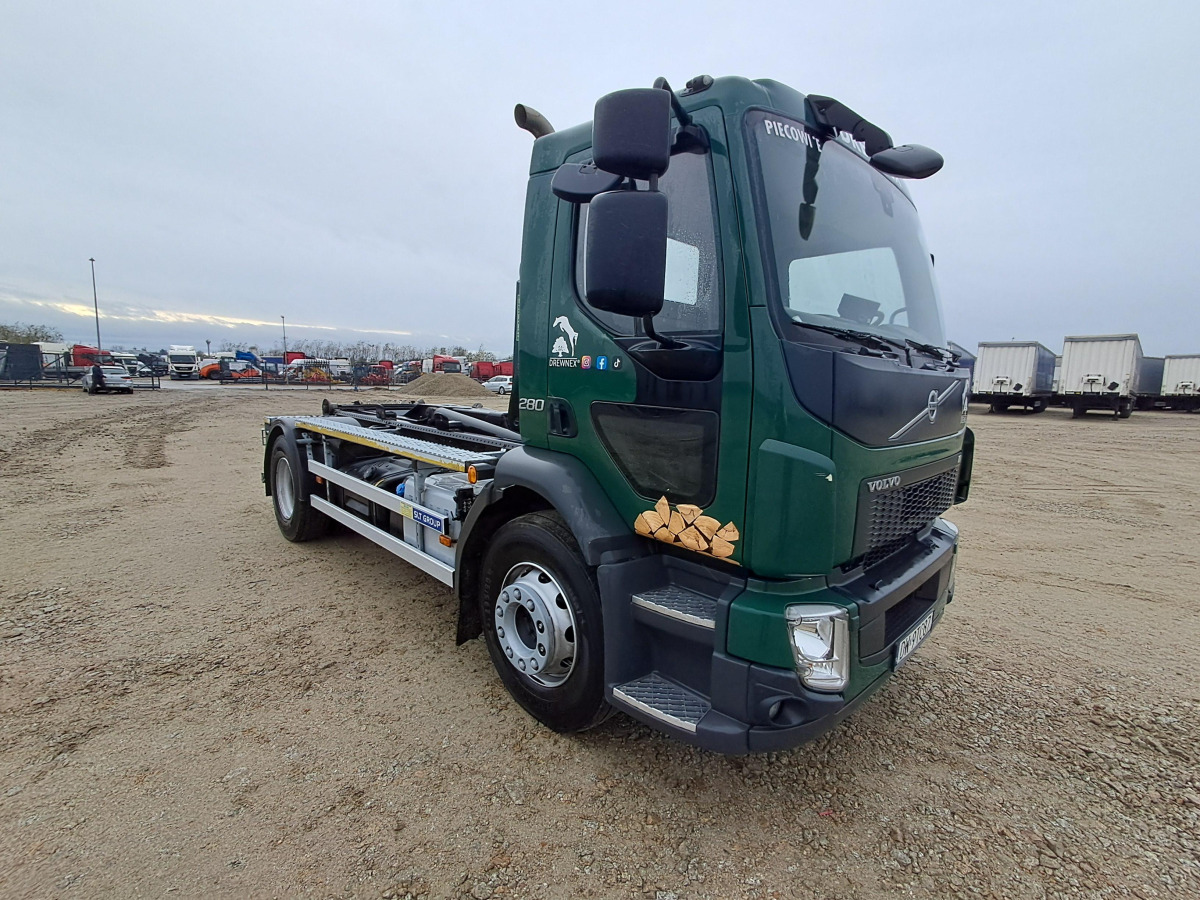 VOLVO FL - Autocarro scarrabile: foto 1 VOLVO FL - Autocarro scarrabile: foto 1