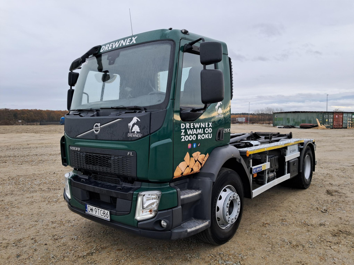 VOLVO FL - Autocarro scarrabile: foto 3 VOLVO FL - Autocarro scarrabile: foto 3