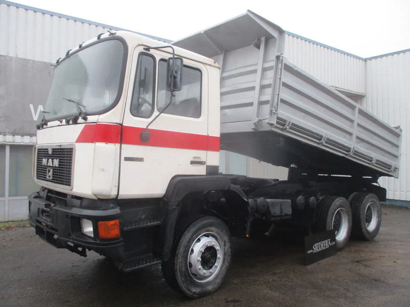 MAN 26 322 ZF Manual , 6x4 , 3 way tipper , Spring suspension - Autocarro ribaltabile: foto 1 MAN 26 322 ZF Manual , 6x4 , 3 way tipper , Spring suspension - Autocarro ribaltabile: foto 1