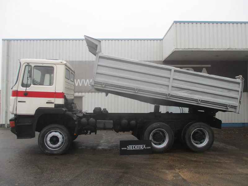 MAN 26 322 ZF Manual , 6x4 , 3 way tipper , Spring suspension - Autocarro ribaltabile: foto 2 MAN 26 322 ZF Manual , 6x4 , 3 way tipper , Spring suspension - Autocarro ribaltabile: foto 2