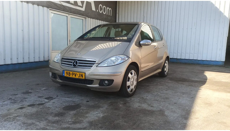 Mercedes-Benz A-Klasse 170 , Airco , leder , distrbute ketting maakt lawaai - Hatchback: foto 1 Mercedes-Benz A-Klasse 170 , Airco , leder , distrbute ketting maakt lawaai - Hatchback: foto 1