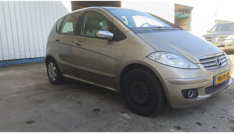 Mercedes-Benz A-Klasse 170 , Airco , leder , distrbute ketting maakt lawaai - Hatchback: foto 4 Mercedes-Benz A-Klasse 170 , Airco , leder , distrbute ketting maakt lawaai - Hatchback: foto 4