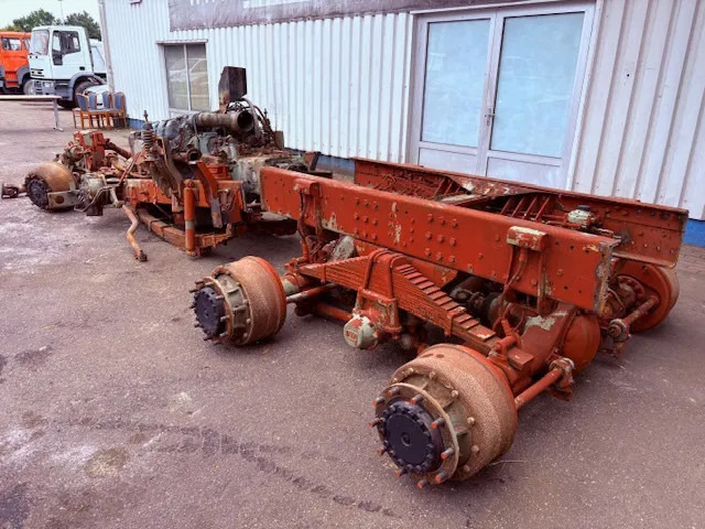 Mercedes-Benz OM402 Engine with ZF gearbox and 6X6 ZF Axles , 3x available Complete set - Motore: foto 4 Mercedes-Benz OM402 Engine with ZF gearbox and 6X6 ZF Axles , 3x available Complete set - Motore: foto 4