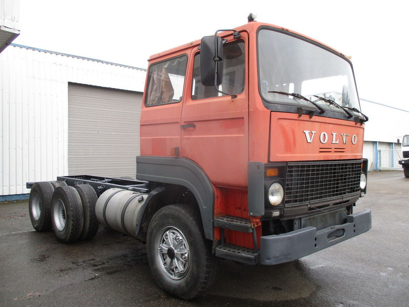 Volvo F7 , 6x4 , Manual , Euro 1 , Telma Retarder , Spring suspension - Autocarro telaio: foto 4 Volvo F7 , 6x4 , Manual , Euro 1 , Telma Retarder , Spring suspension - Autocarro telaio: foto 4