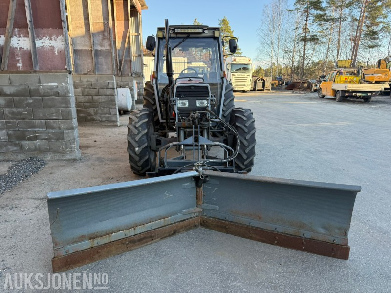 1991 Massey Ferguson 372 4x4 FRONTHYDRAULIKK/SKJÆR - Trattore: foto 3 1991 Massey Ferguson 372 4x4 FRONTHYDRAULIKK/SKJÆR - Trattore: foto 3