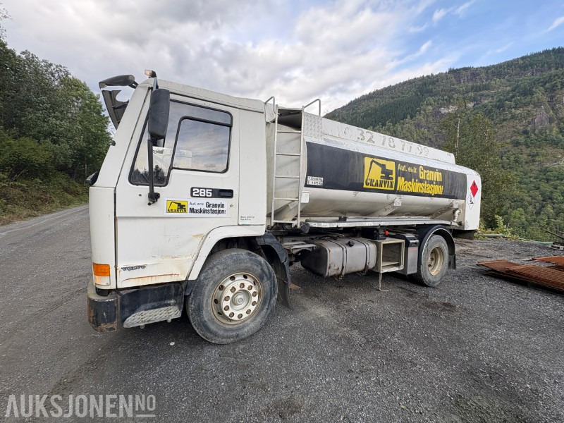 1996 Volvo FL 7 285 - Registrert på sorte skilt - Camion cisterna: foto 1 1996 Volvo FL 7 285 - Registrert på sorte skilt - Camion cisterna: foto 1