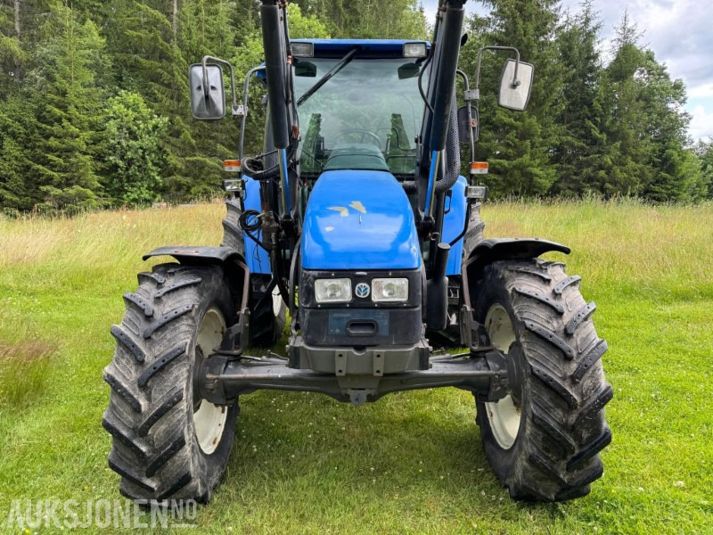 2001 New Holland TL80 traktor med laster. - Trattore: foto 2 2001 New Holland TL80 traktor med laster. - Trattore: foto 2