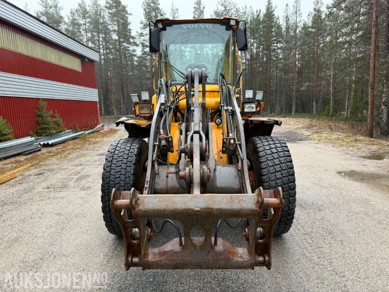 2002 Volvo L70D Hjullaster – Hydraulisk HK-feste – 3 og 4. funksjon - Pala gommata: foto 3 2002 Volvo L70D Hjullaster – Hydraulisk HK-feste – 3 og 4. funksjon - Pala gommata: foto 3